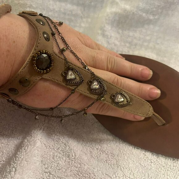 Size 11 - Jellypop - Tan Gladiator-like Sandals - Picture 4 of 8